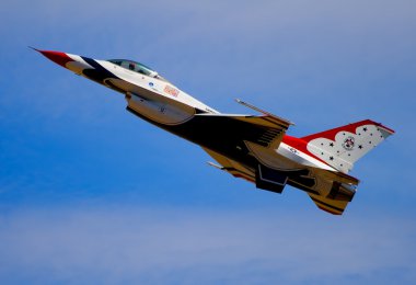 Ordusu Havacılık Fuarında uçan jet