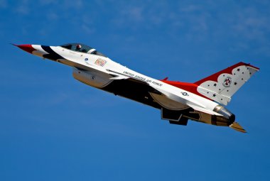 Ordusu Havacılık Fuarında uçan jet
