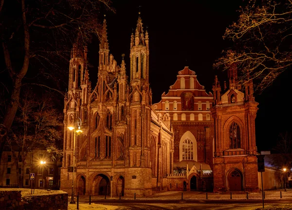 Wilno kościół St. Anne w nocy — Zdjęcie stockowe