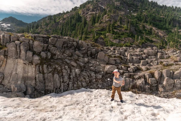 Young Boy Throwing Snowballs Summer Heather Meadows Baker Snoqualmie National — Stock Photo, Image