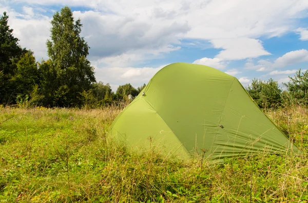 Pitched tent in meadow on sunny day — Stock Photo, Image