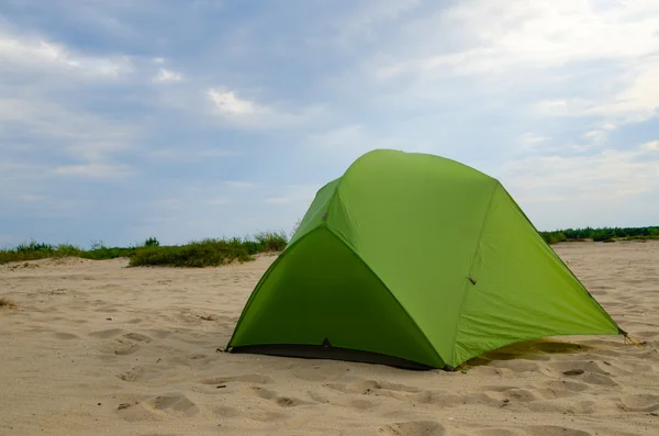 Pitched tent in the desert on sunny day — Stock Photo, Image