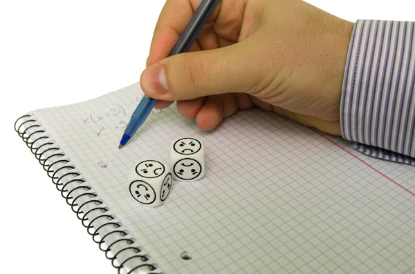 Estudante tentando resolver equação matemática sem sucesso — Fotografia de Stock