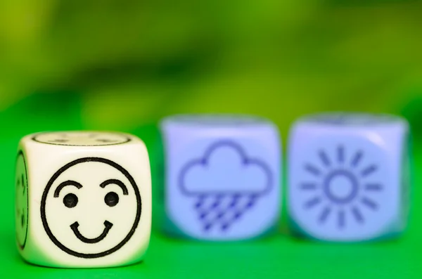 Concept of summer weather - emoticon and weather dice on green b — Stock Photo, Image