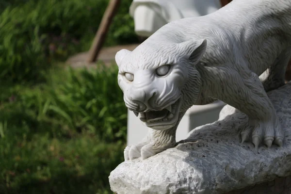 Статуя ягуара — стокове фото