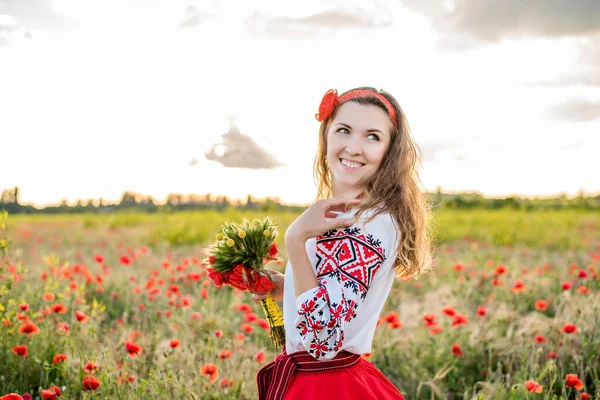 Jeune Femme Ukrainien Costume National Une Chemise Brodée Une Jupe — Photo