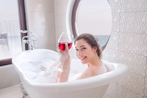 Young Woman Takes Bath White Foam Beautiful Millennial Girl Drinks — Stock Photo, Image