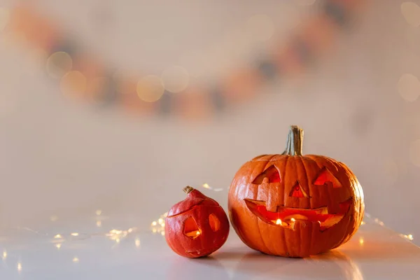 Grußkarte Ingwer Und Schwarztönen Halloween Orangefarbene Kürbisse Liegen Auf Einem — Stockfoto