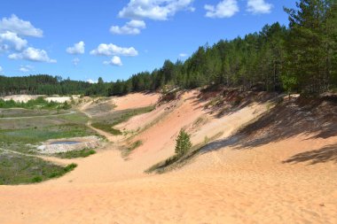 Kum madenciliği. Endüstri kariyeri. Ormandaki eski taş ocağı.