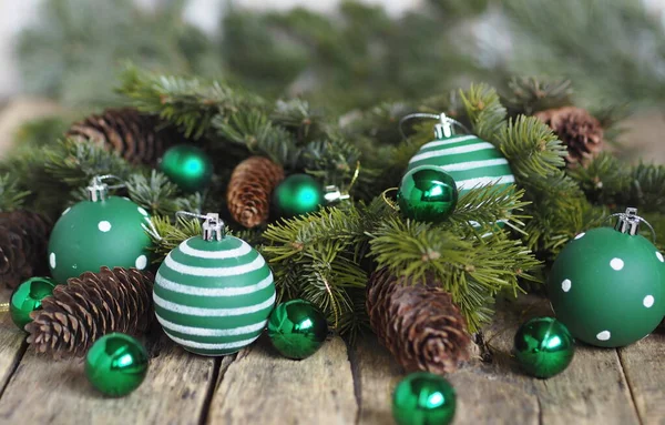 크리스마스 장식은 배경에 전나무 가지로 스타일 — 스톡 사진
