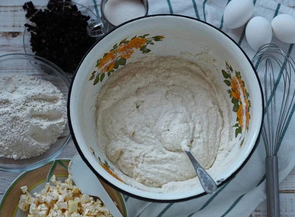 Proceso Hacer Pastel Sémola Con Ingredientes Sobre Fondo Madera Fondo — Foto de Stock