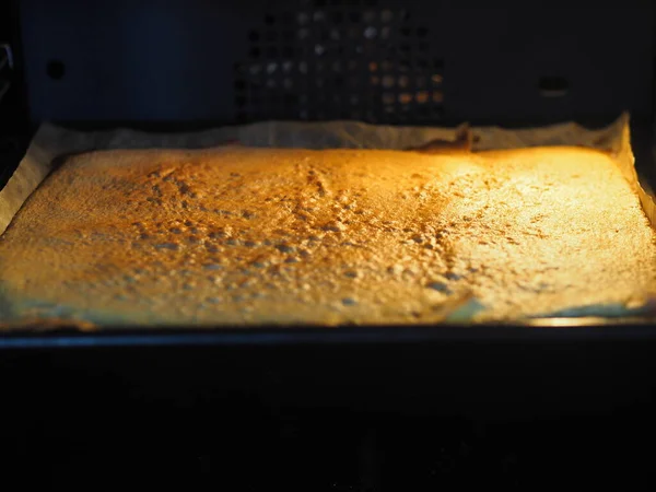 Thuis Koken Een Zwarte Bakplaat Oven Een Koekje Bakken Voor — Stockfoto