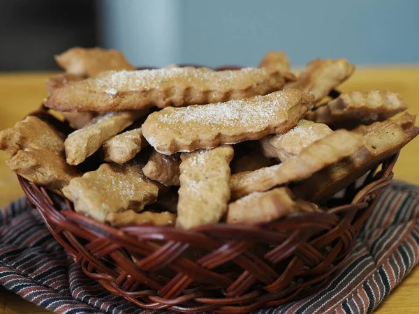 Natural Wicker Plate Ready Made Freshly Baked Cookies Concept Homemade — Stock Photo, Image