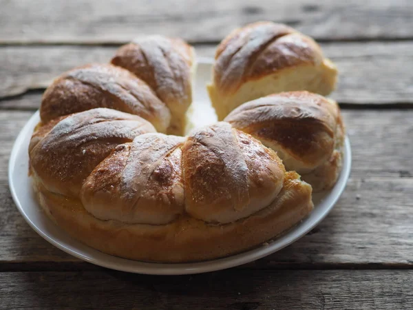 Hembakade Bullar Träbakgrund Festlig Och Vardaglig Hälsosam Och Naturlig Mat — Stockfoto