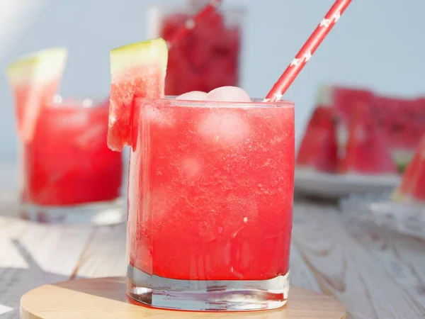 Fundo Comida Verão Brilhante Com Melancias Bebida Fresca Melancia Vermelha — Fotografia de Stock