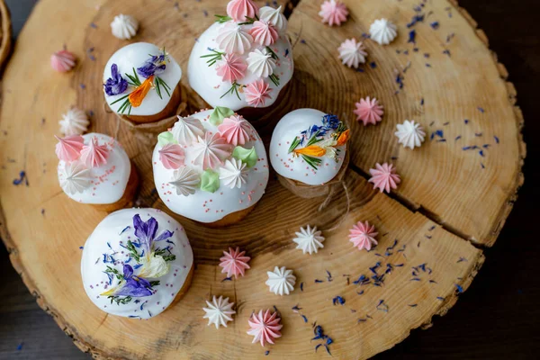 Orthodoxes Ostern 2021 Kuchendekoration Vorhanden Kuchen Mit Weißem Zuckerguss Dekoriert — Stockfoto