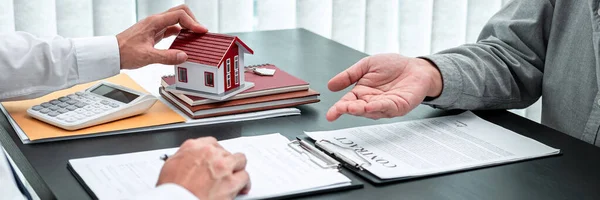 Estate Agent Presenting Home Loan Client Discussing Decision Signing Agreement — Stock Photo, Image