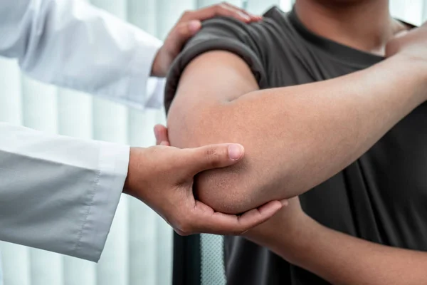 Female Physiotherapist Working Examining Treating Injured Arm Athlete Patient Stretching — Stock Photo, Image