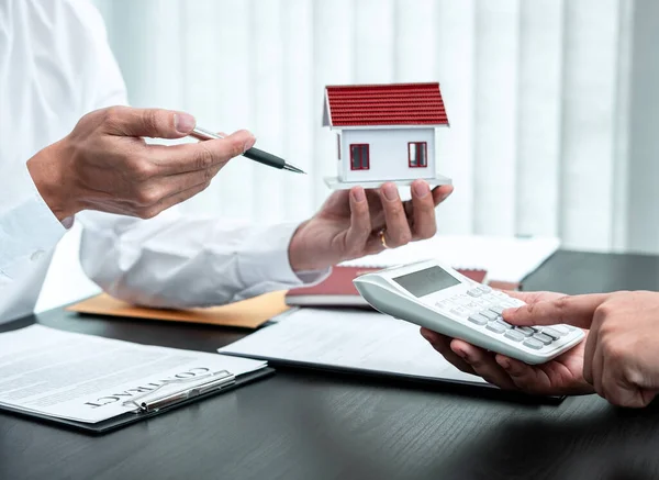 Estate Agent Presenting Home Loan Client Discussing Decision Signing Agreement — Stock Photo, Image