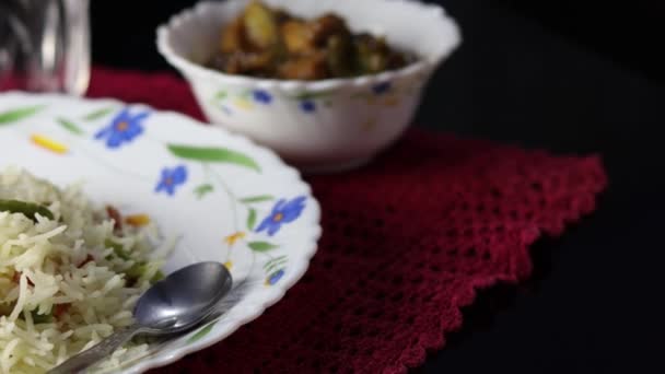 Panning Video Fried Rice Chilli Chicken Served Black Background — Stock Video