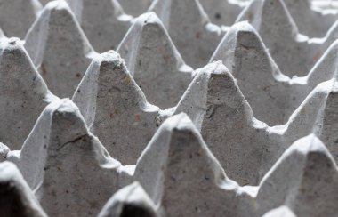 Kalıplı bir karton karton üzerinde ışık ve gölge tarafından oluşturulan soyut desen