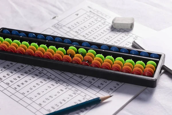 Selective Focus Colorful Abacus Mathematical Problem Sheet — 图库照片