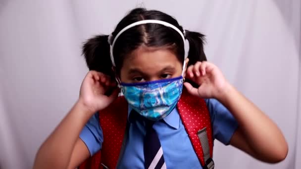 Retrato Una Niña India Feliz Estudiante Uniforme Escolar Azul Con — Vídeo de stock