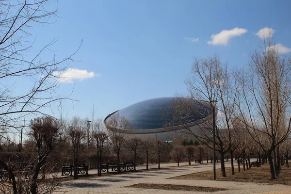 Nur-Sultan, Kazakistan - 22 Nisan 2021. Kazakistan Cumhuriyeti 'nin ilk cumhurbaşkanının kütüphanesi. İlginç bir fütürist bina..