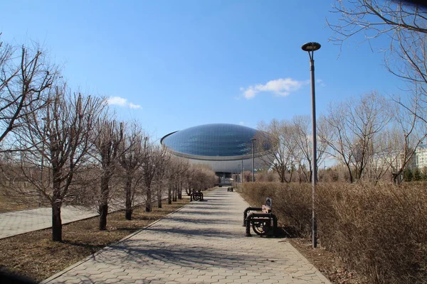 Nur-Sultan, Kazakistan - 22 Nisan 2021. Kazakistan Cumhuriyeti 'nin ilk cumhurbaşkanının kütüphanesi. İlginç bir fütürist bina..