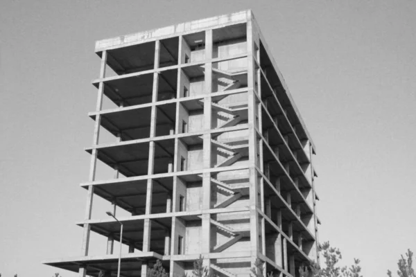 Construcción Una Casa Construcción Esqueleto Casa Tiro Blanco Negro — Foto de Stock