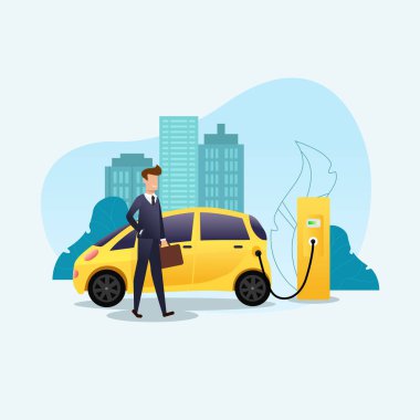 Sarı elektrikli bir arabanın vektör çizimi. Elektrikli araçlar yükleniyor. Çevresel koruma. Adamın biri şarj istasyonunda elektrikli araba şarj ediyor. Çevre dostu ulaşım.