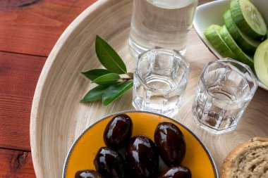 Aperatifli rakı uzo..