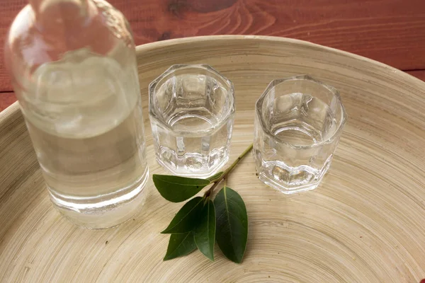 Küçük bardaklı rakı & tsipouro