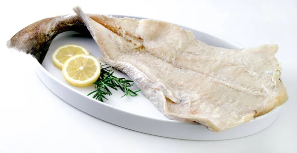 Peixe Bacalhau Seco Salgado Com Alho Limão Parsley Clipping Caminho — Fotografia de Stock
