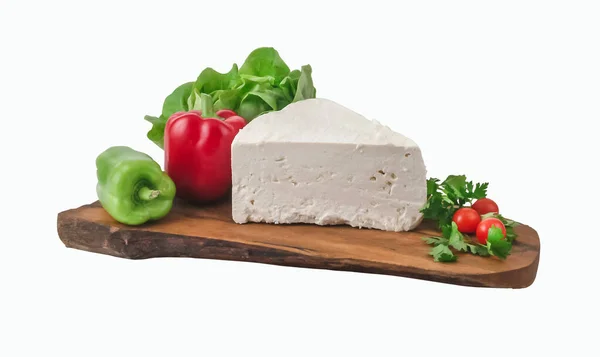 Tahtada Büyük Bir Parça Beyaz Peynir Kesme Yolu — Stok fotoğraf