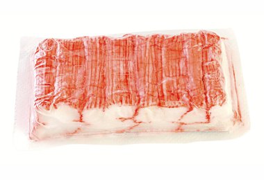  Marketlerde ya da süpermarketlerde satılırken plastik poşette donmuş Surimi, kırpma yolu..