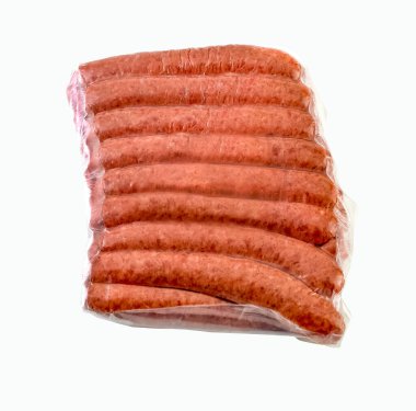 Plastik torbada paketlenmiş sosisler, izole edilmiş. Kesme yolu.