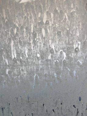 Köpüklü doku. Yumuşak beyaz süs. Pencerede boşanmalar. kabarcıklar