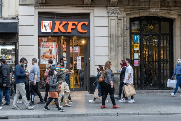 Barcelona Espanha Abril 2021 Logo Fachada Kentucky Fried Chicken Oficialmente — Fotografia de Stock