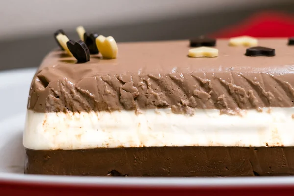 Házi Készítésű Három Csokoládé Torta Díszített Szív Öntetek — Stock Fotó
