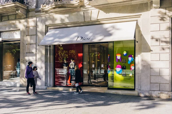 Barcelona Espanha Maio 2021 Logotipo Fachada Christian Dior Varejista Roupas — Fotografia de Stock