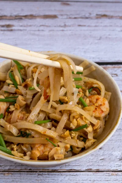 Pad Thai Rijst Noedels Met Garnalen Pinda Typisch Thais Eten — Stockfoto