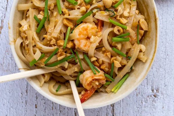 Pad Thai Rijst Noedels Met Garnalen Pinda Typisch Thais Eten — Stockfoto