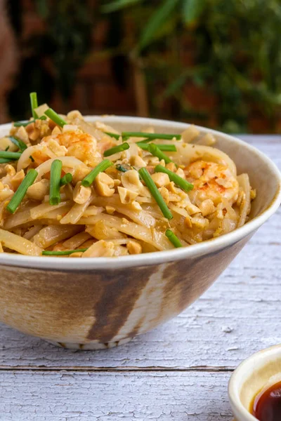 Pad Thai Rizstészta Garnélával Mogyoróval Tipikus Thai Étel — Stock Fotó