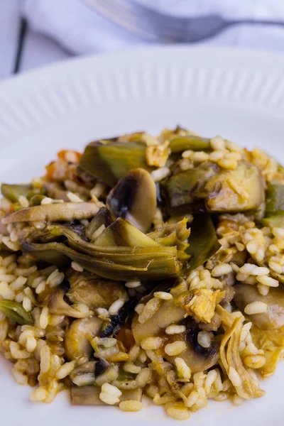 Ahşap Masada Sebzeli Pirinç Paella Manzarasını Kapat — Stok fotoğraf
