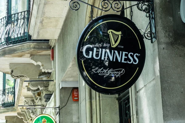 Barcelona España Agosto 2021 Logo Guinness Fachada Cerveza Corpulenta Irlandesa — Foto de Stock