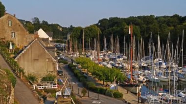 La Roche Bernard, Morbihan, Britanya, Fransa. Morbihan körfezindeki yelkenli limanı.