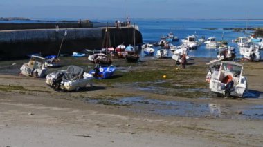 Portivy, Quiberon Pensula, Morbihan, Brittany, Fransa. Alçak gelgit sırasında Portivy Limanı