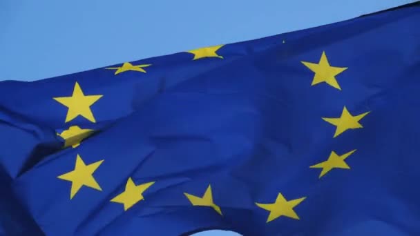 Drapeau européen agitant le vent