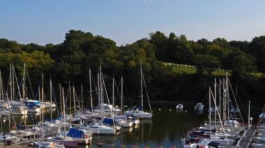 La Roche Bernard, Morbihan, Britanya, Fransa. Morbihan körfezindeki yelkenli limanı.